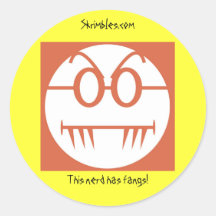 Dieser Nerd hat Reißzähne! Runde Sticker