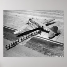 DouglasC-47 und im Flugzeug Auszubildende Posterdruck