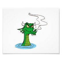 Drachekopf aus Wasser horned.png heraus Fotos