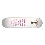 Dunkles Mädchen auf Soapbox Personalisiertes Skatedeck
