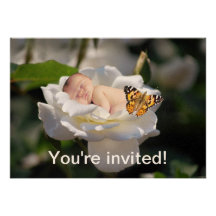 Ein Baby und weiße eine Roseneinladung