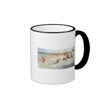 Ein beschäftigter Strand im Sommer Tasse