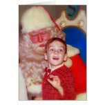 Ein Junge mit Weihnachtsmann Grußkarten