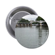 Ein Wehr auf der Themse Anstecknadel