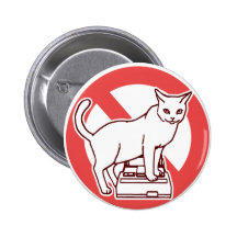 Eine Katze stellt einen Computer in Japan zurück Button