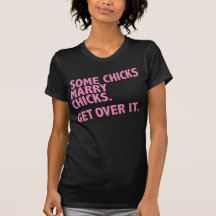 Einige Küken heiraten Küken. Erhalten Sie über ihm Tshirts