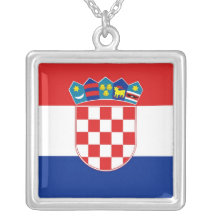 Elegante Halskette mit Flagge von Kroatien