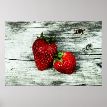 Erdbeeren auf hölzernem Druck Plakatdrucke