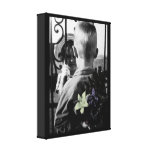 "Erster BlumenLeinwand-Druck der Liebe-" KindB&W Gespannter Galeriedruck