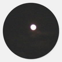 es ist ein Mond. schauen Sie Runder Aufkleber