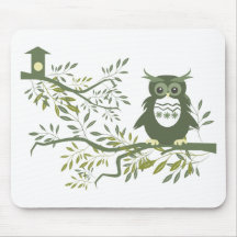 Eule ~ Eule, die auf Baumast sitzt Mousepad