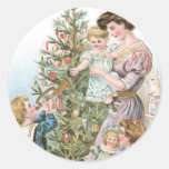 Familie mit Weihnachtsbaum Runde Aufkleber