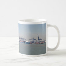Felixstoe Docks in Großbritannien Kaffee Tassen