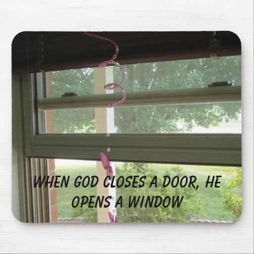 Fenster, wenn Gott eine Tür schließt, öffnet er ei Mousepads