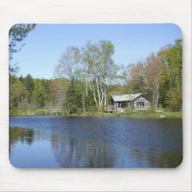 Fotografie einer rustikalen Kabinen-Wasser-Szene Mousepad