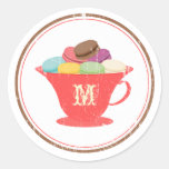 Franzosen Macarons im roten Teacup-Monogramm-Aufkl
