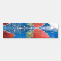 Frische Erdbeeren, die in Wasser spritzen Auto Sticker