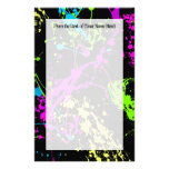 Frischer Retro Neonfarben-Spritzer auf Schwarzem Personalisiertes Büropapier