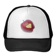 Frischer roter Apfel mit einem Herzen formte Symbo Cap