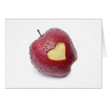 Frischer roter Apfel mit einem Herzen formte Symbo Grußkarten