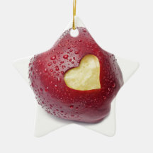 Frischer roter Apfel mit einem Herzen formte Symbo Weihnachtsbaum Ornamente