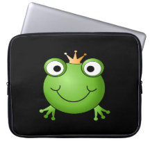 Frosch-Prinz. Lächelnder Frosch mit einer Krone Laptop Computer Schutzhüllen