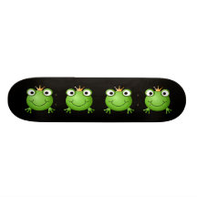 Frosch-Prinz. Lächelnder Frosch mit einer Krone Skateboard Deck