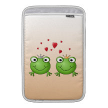 Frosch-Prinz und Frosch-Prinzessin, mit Herzen MacBook Sleeve