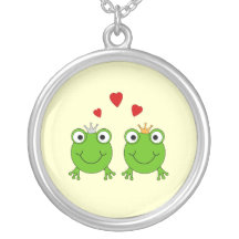 Frosch-Prinzessin und Frosch-Prinz, mit Herzen Amuletten