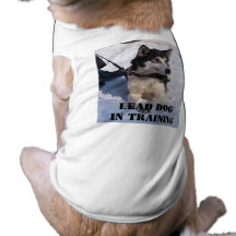 Führungs-Hund im Training Haustier T-shirts