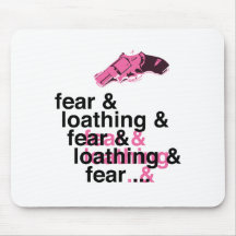 Furcht und Verabscheuen Mousepad