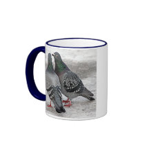 Geben Sie uns einen Kuss-Tauben-Geschenk-Becher Teehaferl
