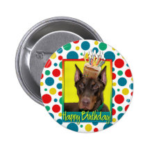 Geburtstags-kleiner Kuchen - Dobermann - Rot - fel Anstecknadelbutton