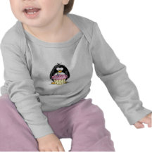 Geburtstags-Pinguin mit kleinem Kuchen T-shirt