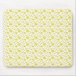 Gelbe Blumen auf Weiß mousepads