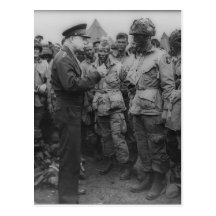 General Dwight D. Eisenhower mit Fallschirmjägern Postkarte