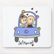 Gerade verheiratete Braut und Bräutigam-T-Shirts u Mousepads