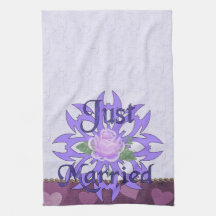 Gerade verheiratete Lavendel-Rose Handtuch