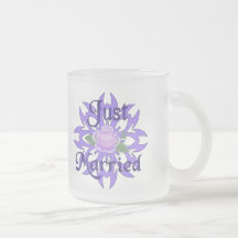 Gerade verheiratete Lavendel-Rose Tasse