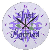 Gerade verheiratete Lavendel-Rose Uhr