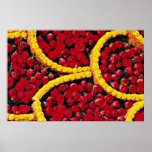 Gerundete Tropfen von Rote Rosen und Gelb-Blumen f Plakate