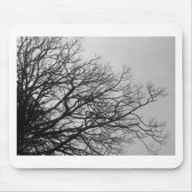 Gespenstischer Baum Mousepads