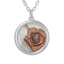 getrocknete Rose Amuletten