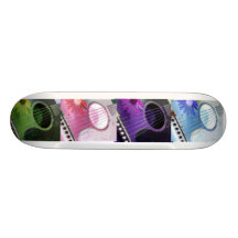 Gitarre Skateboard. Skateboardbretter