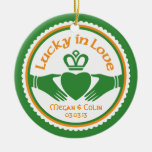 Glücklich im Liebe-Iren Claddagh Hochzeits-Jahrest Weihnachtsbaum Ornamente