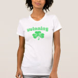 Glückliches gewinnendes Grün Shirts