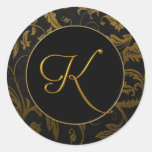 Gold des Monogramm-K und schwarzes Damast-Hochzeit Runder Aufkleber