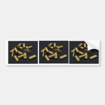 Goldbarren in der Masse auf einem schwarzen Hinter Auto Sticker