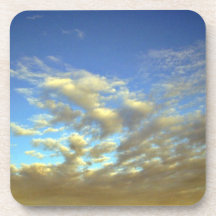 Goldene Wolken-Schicht und blauer Himmel Getränk Untersetzer
