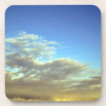Goldwolken-Schicht und blauer Himmel Getränk Untersetzer